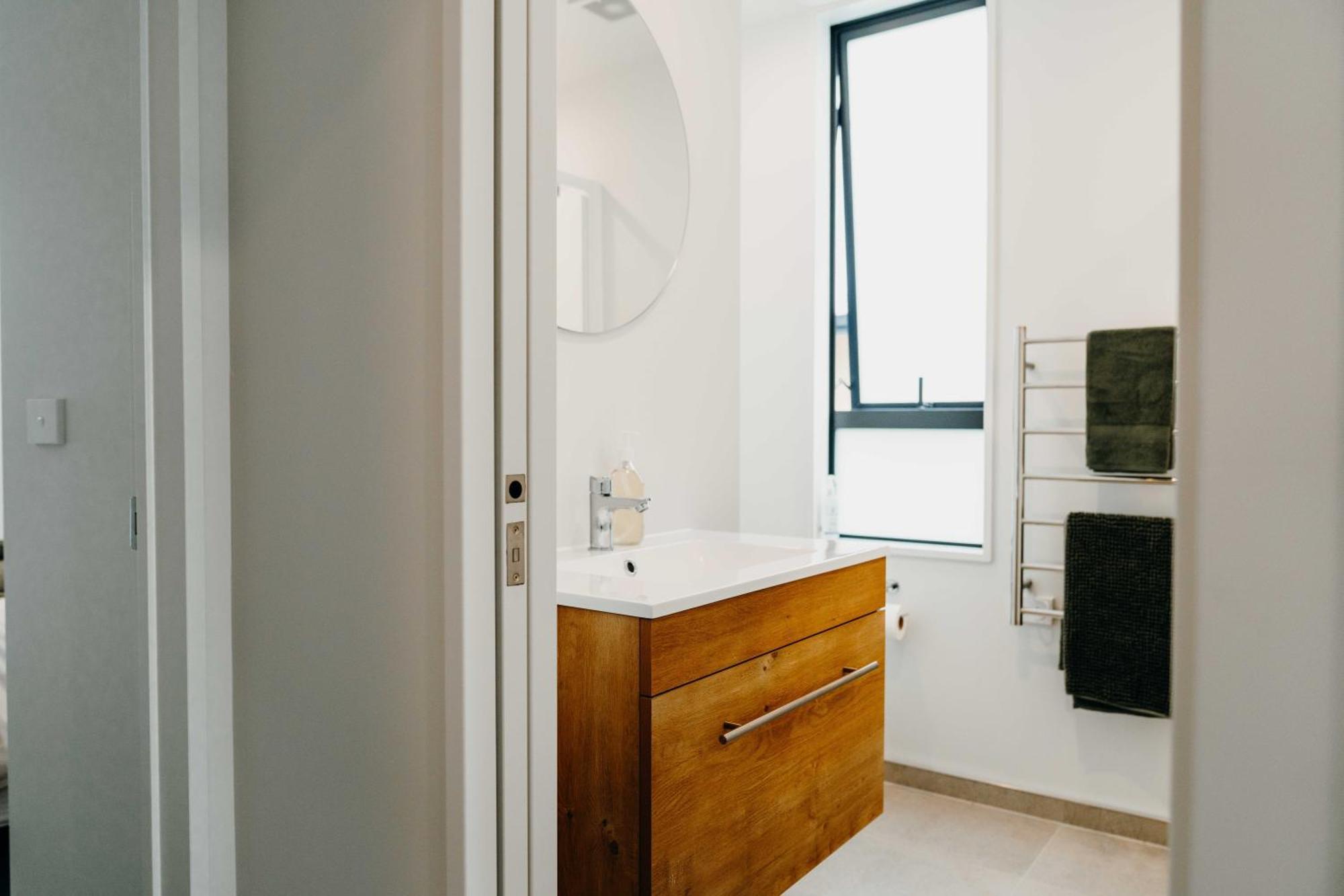New Townhouse, Heart Of City Centre, 2 Bed 2 Bath, Car Park クライストチャーチ エクステリア 写真