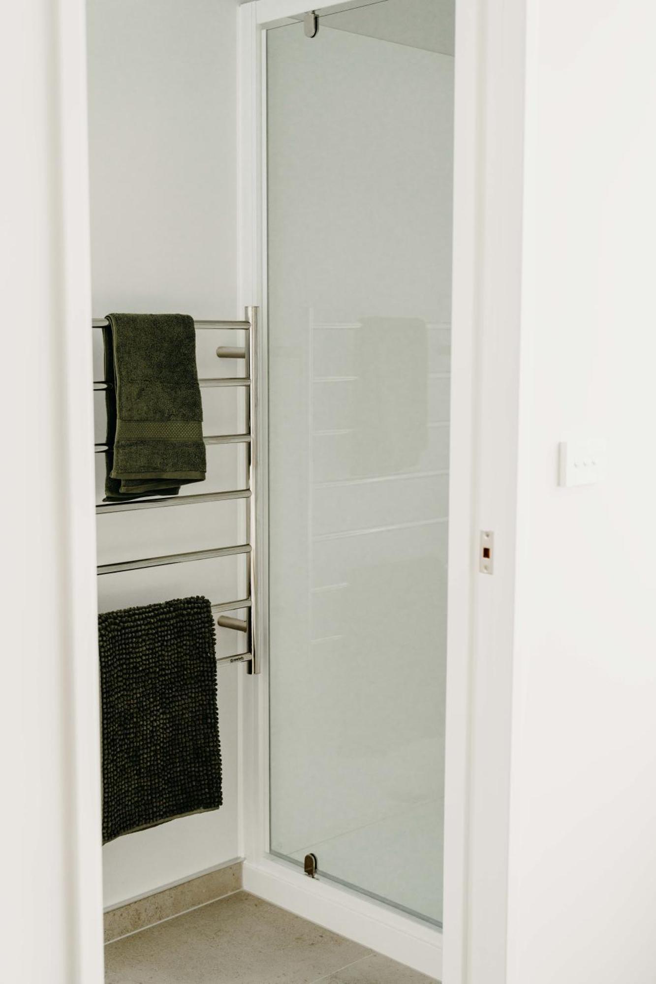 New Townhouse, Heart Of City Centre, 2 Bed 2 Bath, Car Park クライストチャーチ エクステリア 写真