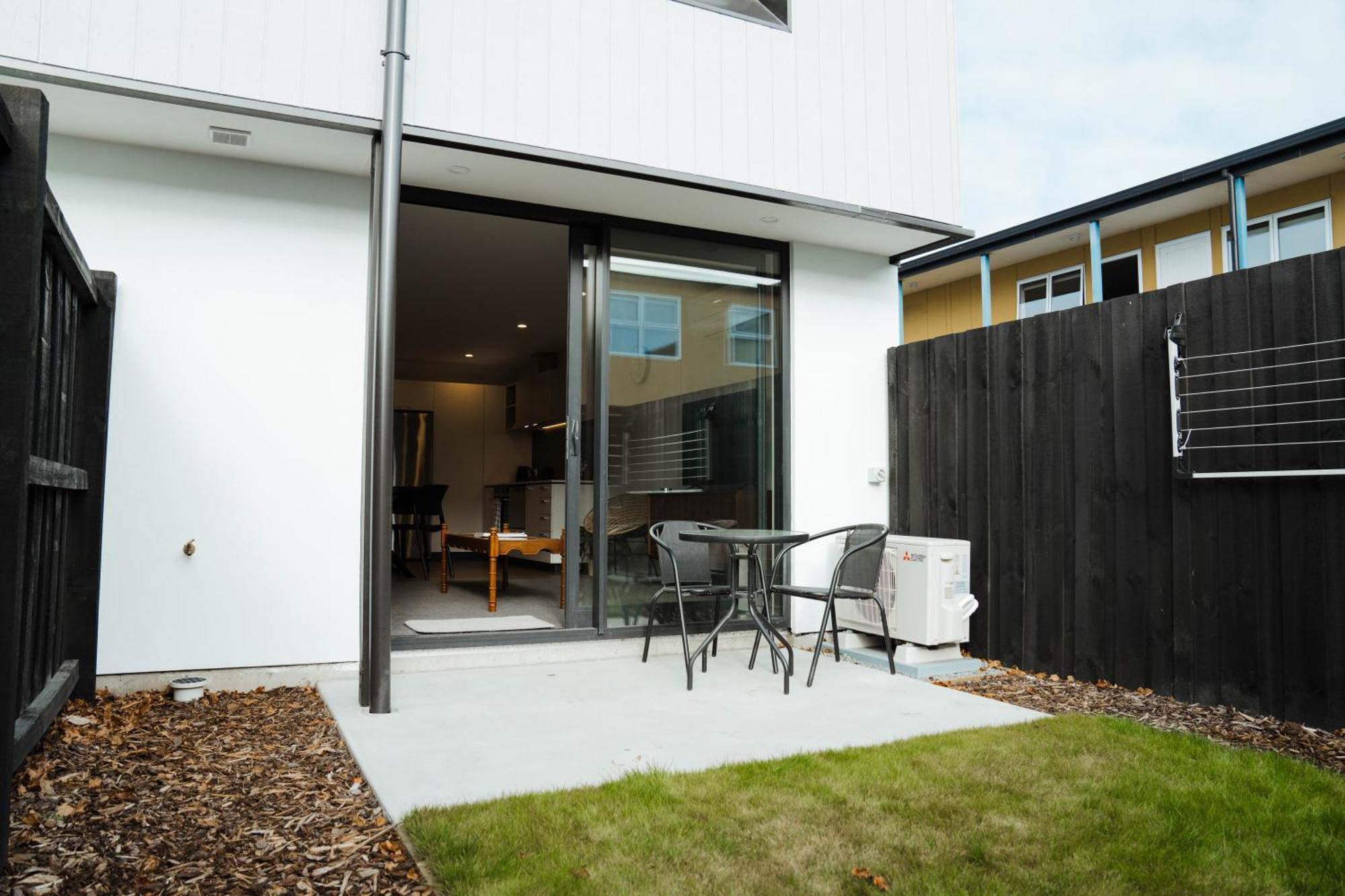 New Townhouse, Heart Of City Centre, 2 Bed 2 Bath, Car Park クライストチャーチ エクステリア 写真